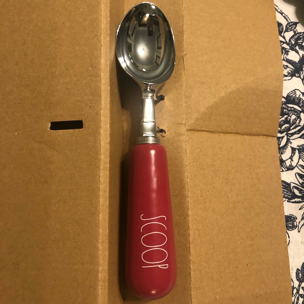 Brand new Rae Dunn ice cream scoop